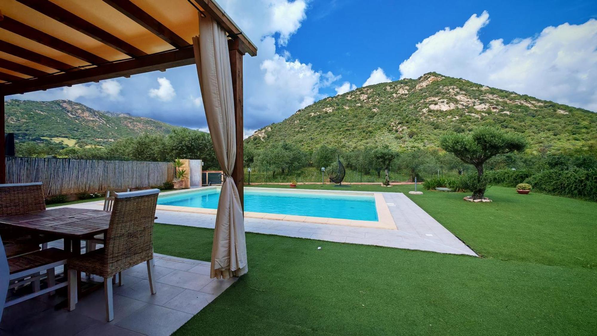 Villa Paola San Teodoro Con Piscina Privata Lu Lioni Exterior photo