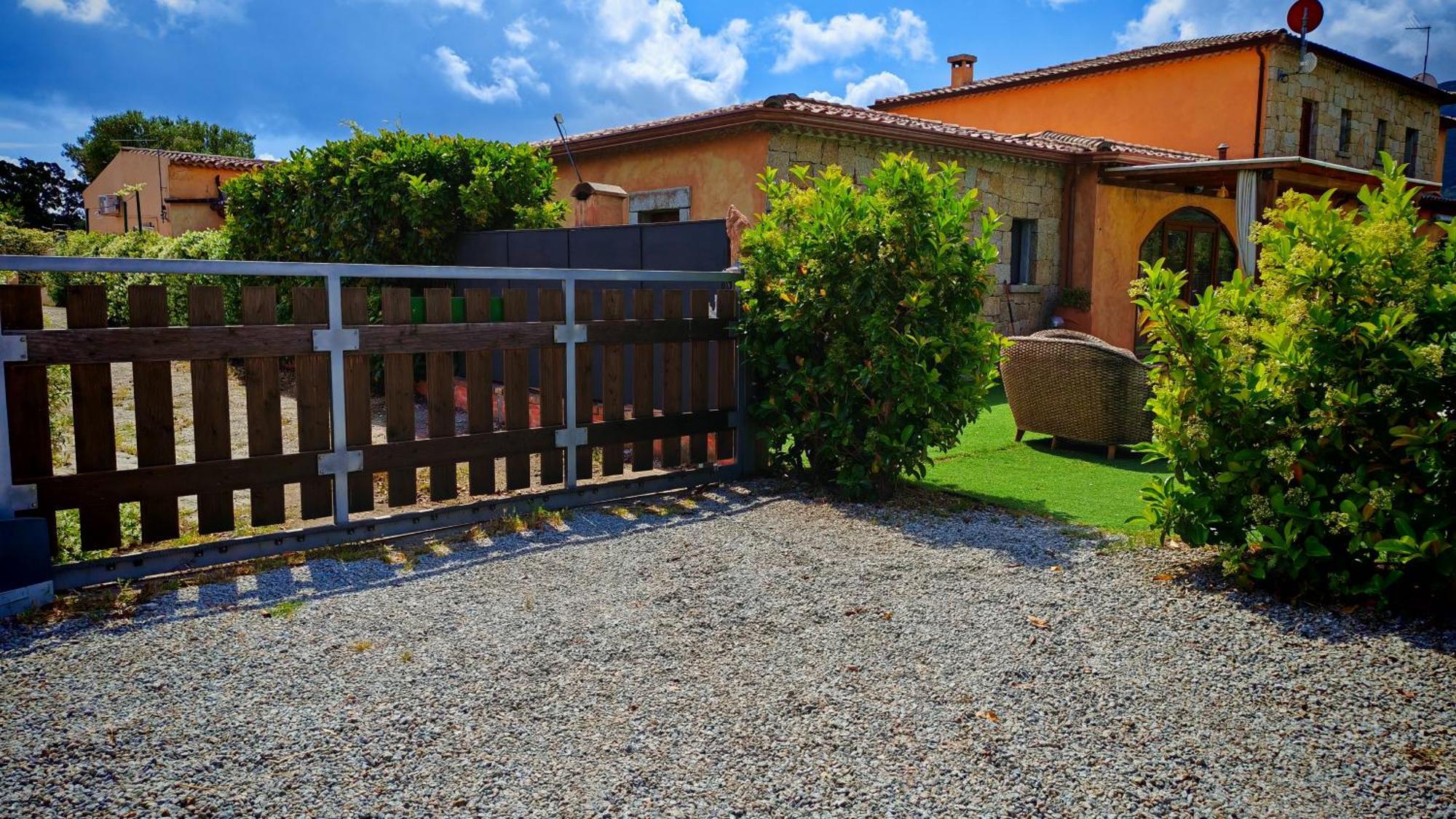 Villa Paola San Teodoro Con Piscina Privata Lu Lioni Exterior photo