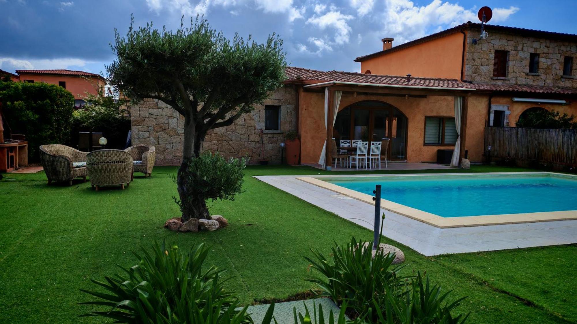 Villa Paola San Teodoro Con Piscina Privata Lu Lioni Exterior photo
